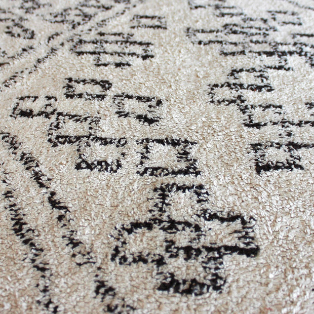 Uttermost Campo Table Tufted Ivory Distressed Tribal Pattern Rug ~ 5' x 8'