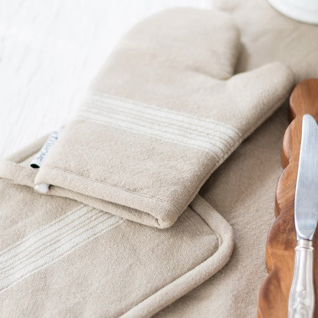etúHOME Vintage White Stripe Kitchen Oven Mitts ~ Set of 2