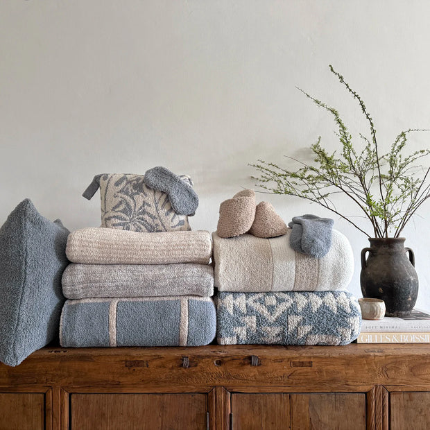 Kashwere Ultra Plush Maliblu and Linen Botanical Travel Blanket With Pouch