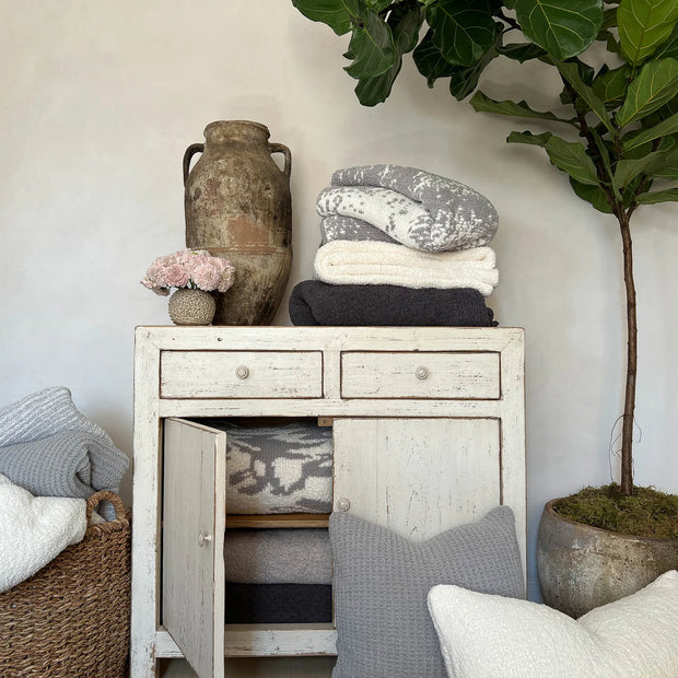 Kashwere Ultra Plush Slate Signature Solid Throw Blanket