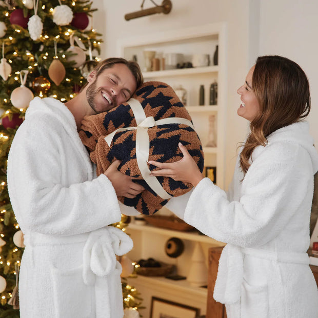 Kashwere Dark Navy and Haystack Large Houndstooth Cloud Throw Blanket