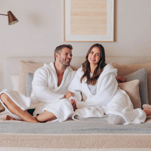 Kashwere Ultra Plush White Signature Hooded Robe Chenilla Classic