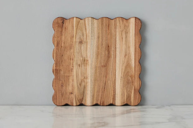 etúHOME Scalloped Cutting Board, Medium Square