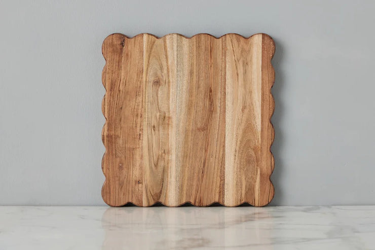 etúHOME Scalloped Cutting Board, Medium Square