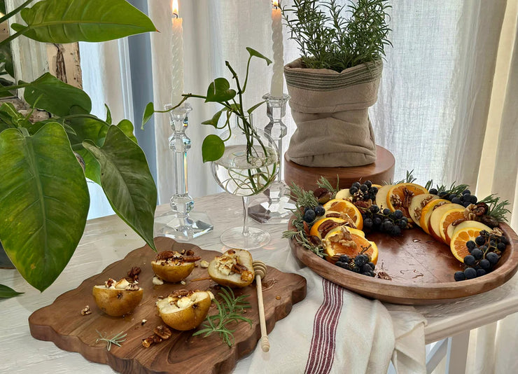 etúHOME Scalloped Cutting Board, Medium Square